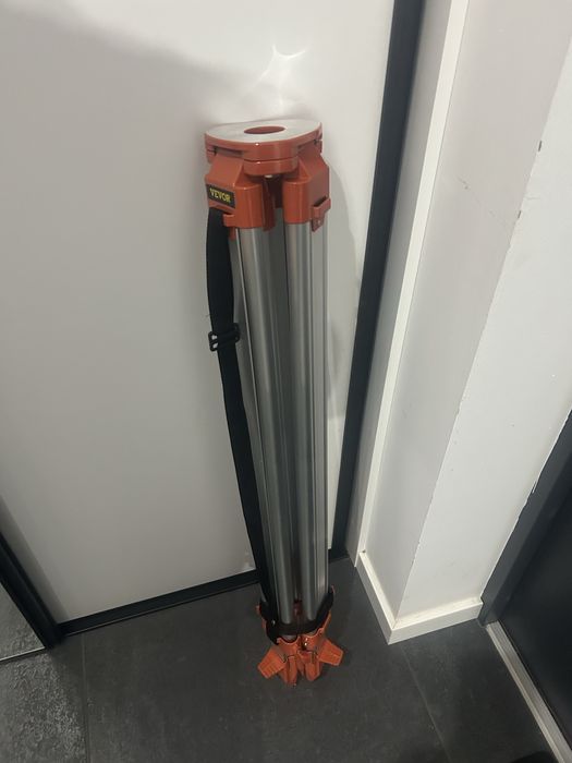 Statyw do niwelatora/lasera