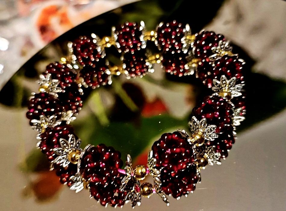 Bransoletka z naturalnego granatu na gumeczce