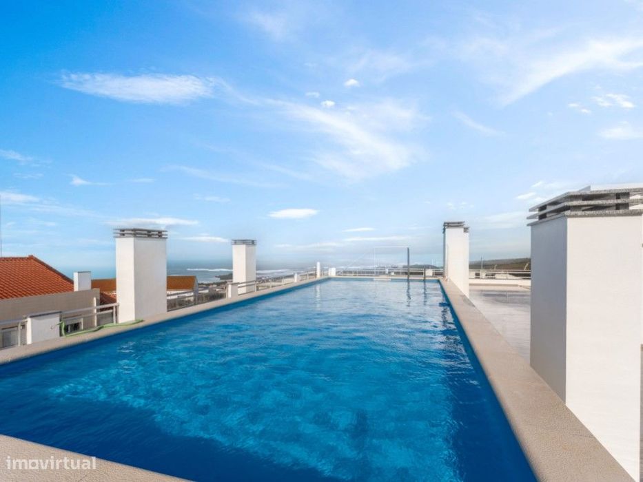 Apartamento com vista mar, piscina e estacionamento na Nazaré
