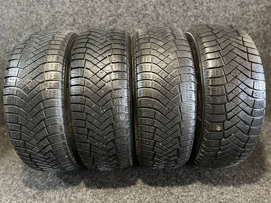 Pirelli 215/60R16 Ice Zero FR