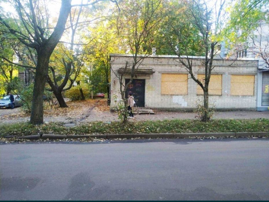 Продам нежитлове примiщення по вул.Волковича 15