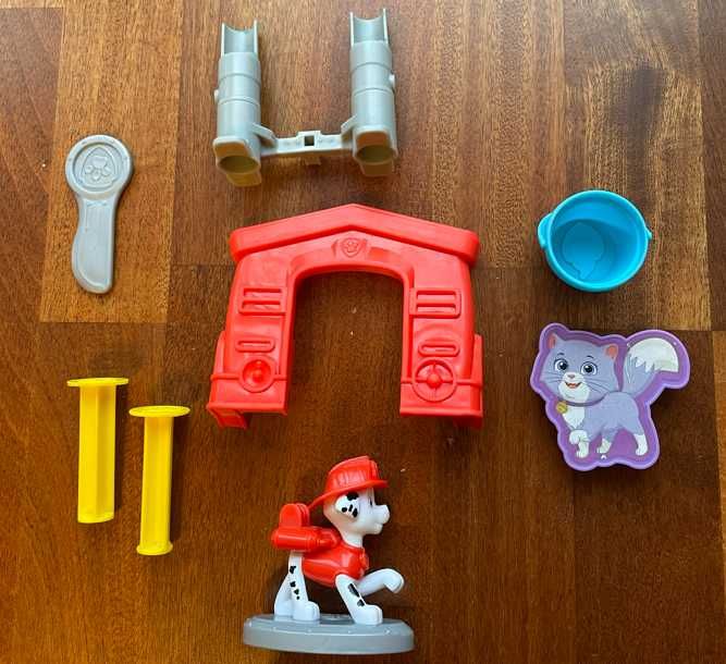 Zestaw do wyciskania ciastoliny "Farma" oraz Psi Patrol