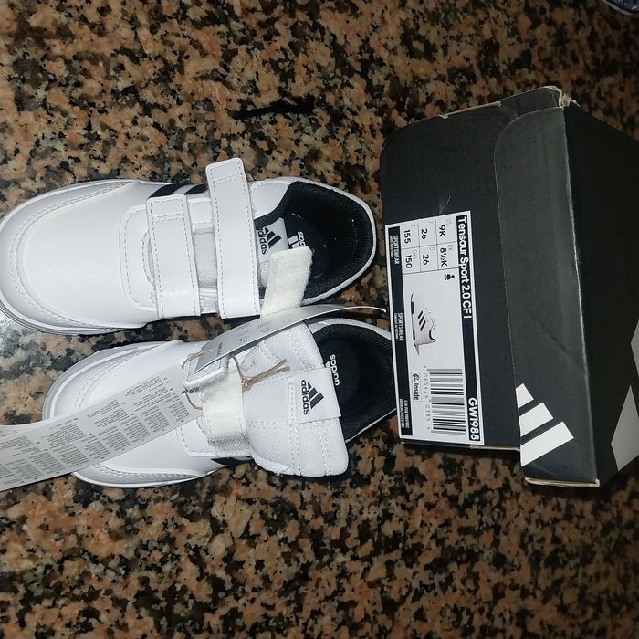 Sapatilhas criança Adidas 26 novas Originais