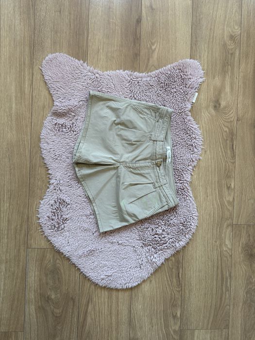 Beżowe spodenki Abercrombie