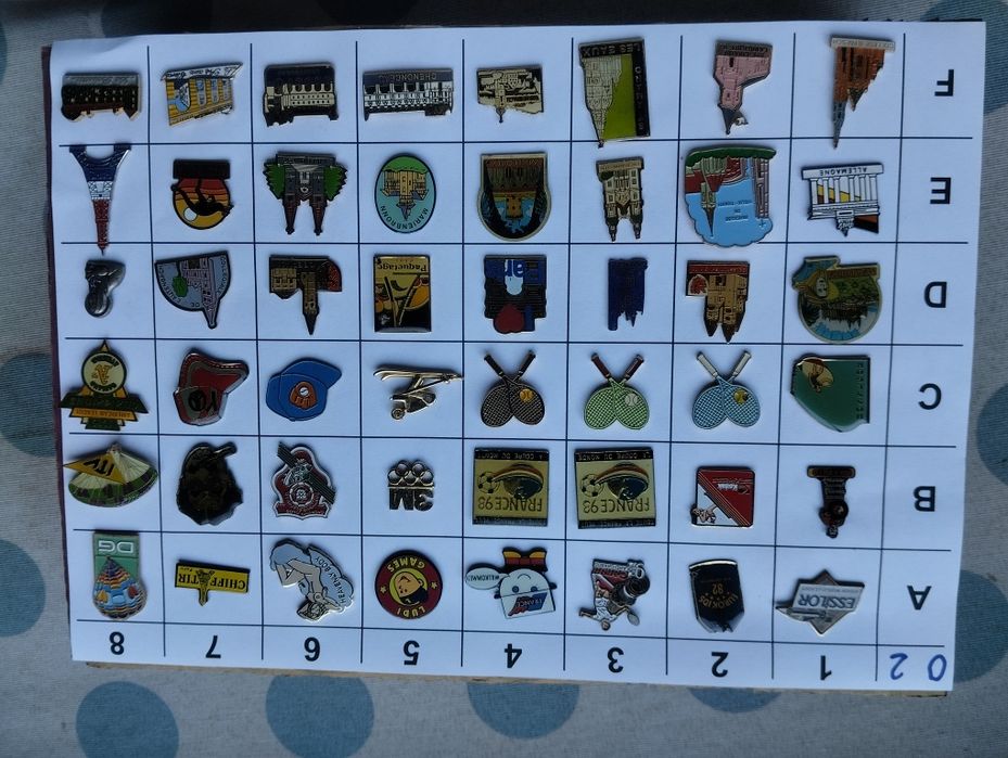 (O) Pins de vários temas