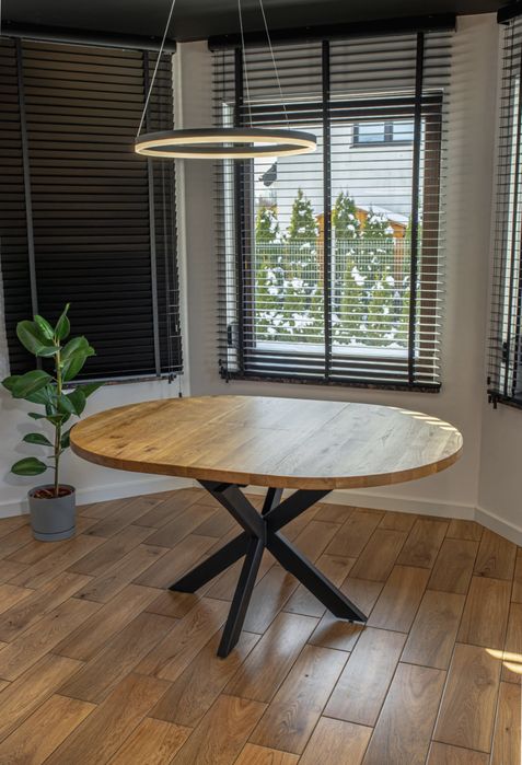 Okragły stół z litego drewna