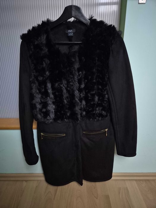 Elegancki czarny kożuszek z futerkiem M/L, nowy