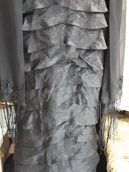 Vestido preto comprido cerimónia e charpe