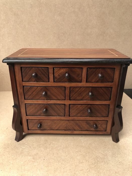 Cômoda 8 gavetas, feito a mão