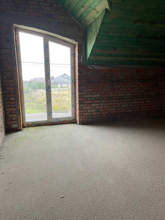 Продаж готового будинку з ділянкою та гаражем !