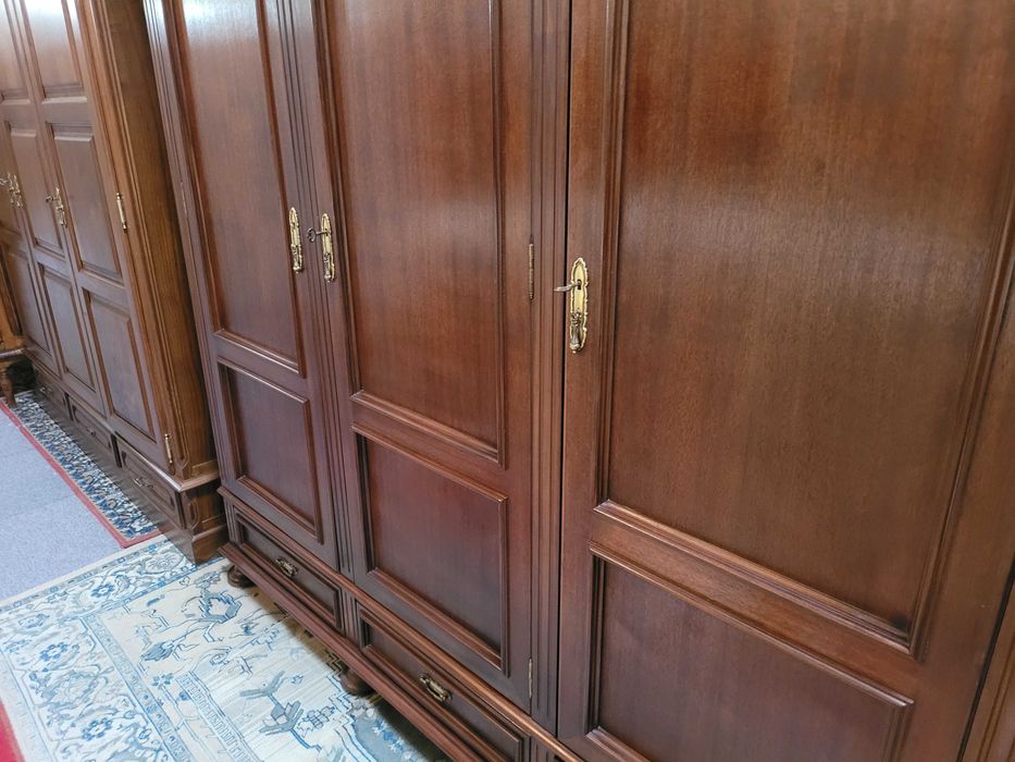 Excelente roupeiro em madeira maciça - óptimo estado geral