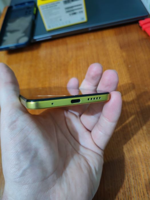 Poco m4 pro 8/256gb битий екран, тач повністю працює.