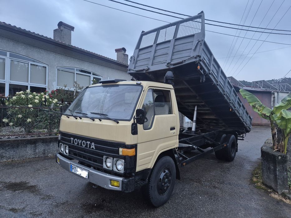 Toyota  Dyna  tribasculante  pesada
