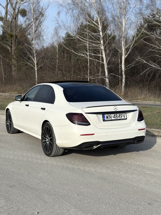 Zadbany Mercedes E350e AMG  | 299 KM | Panorama | Burmester| 9G-Tronic