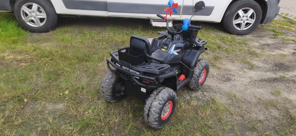 Quad dziecięcy 4x4 na akumulator. 4x35w 12V. Pilot, Bluetooth, LED, FM
