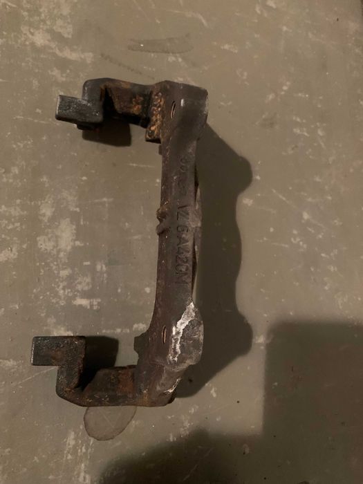 Jaguar XE\XF 2015-2019 Скоба супорту гальм передніх права 325 мм (17")