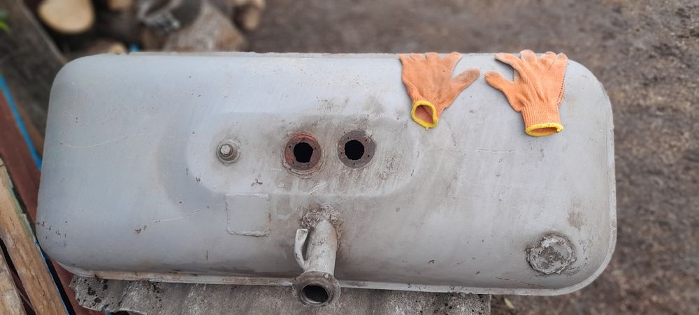 Бензобак большой.