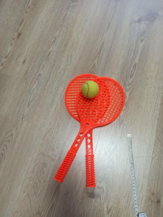 Гра в бомбінтон ракетки