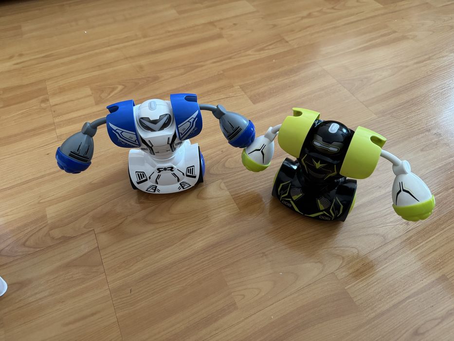 Роботи боксери.