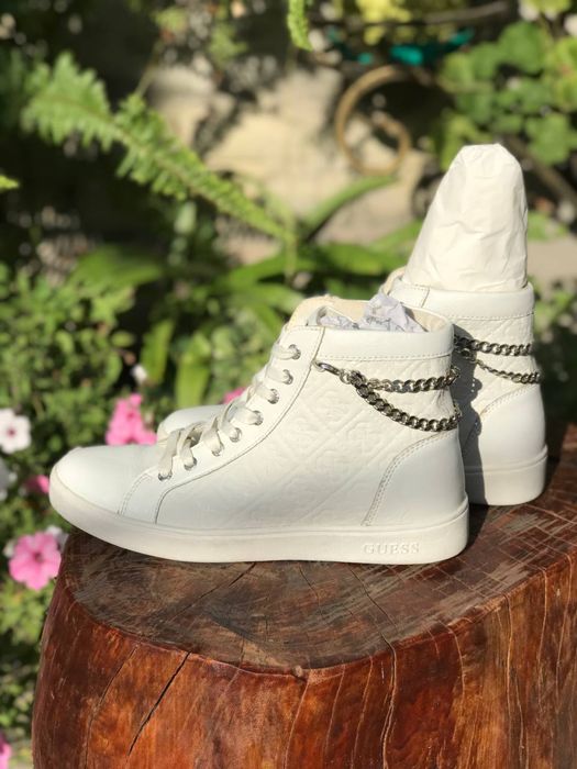 неймовірні GUESS ботинки