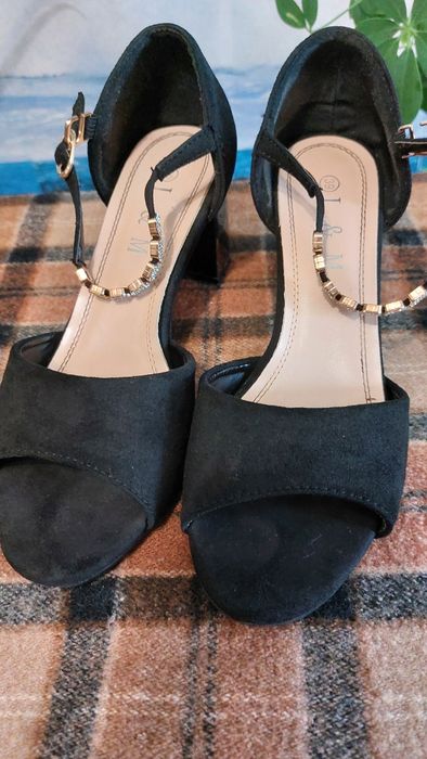 Жіночі босоніжки