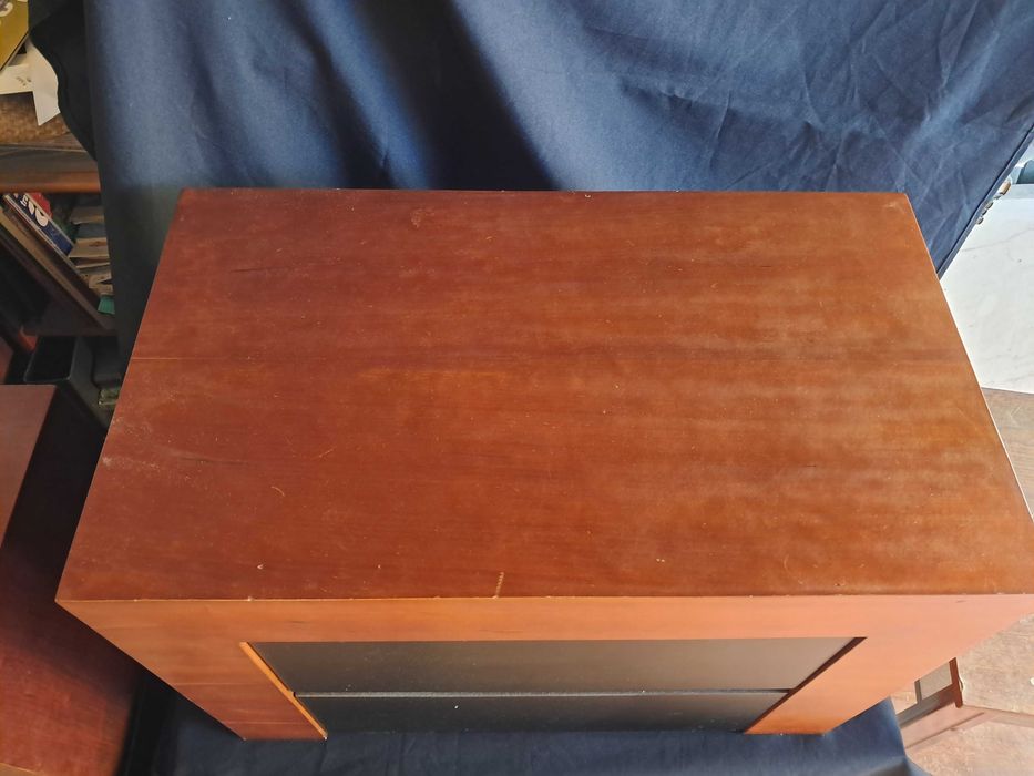 conjunto.. Cómoda e mesa de cabeceira