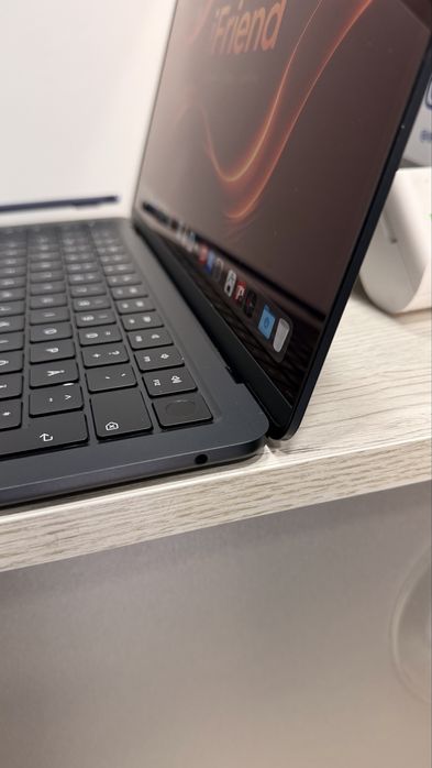 Macbook Air 13’ m2 8/256gb midnight