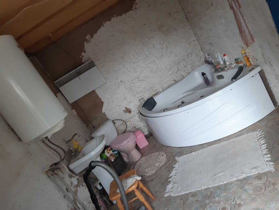 продаєм будинок із жилою літнєю кухнею