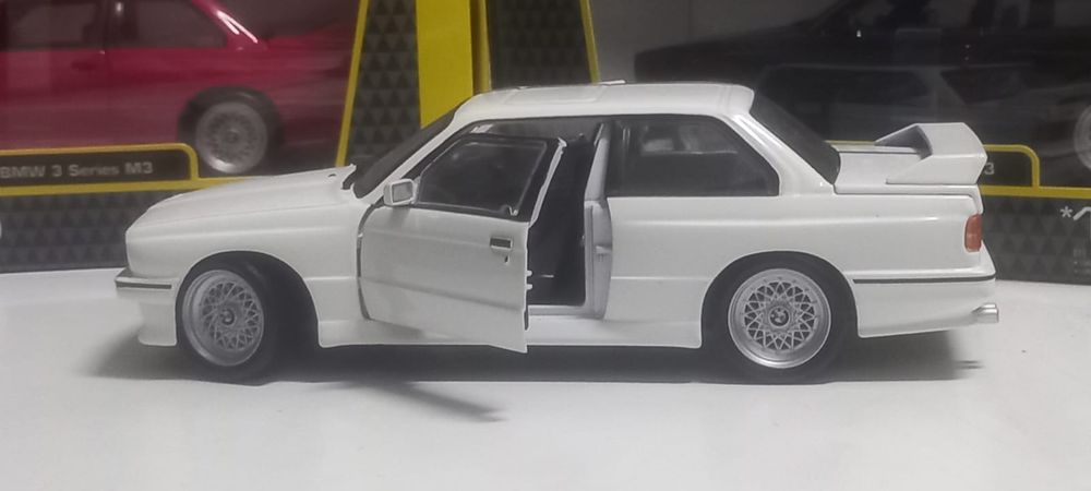 1988 Bmw 3 series m3 escala 1:24