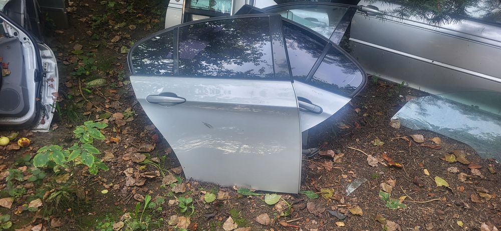 BMW E 90  Drzwi Gołe  Titan Silber  Lewe Tył Prawe Tył