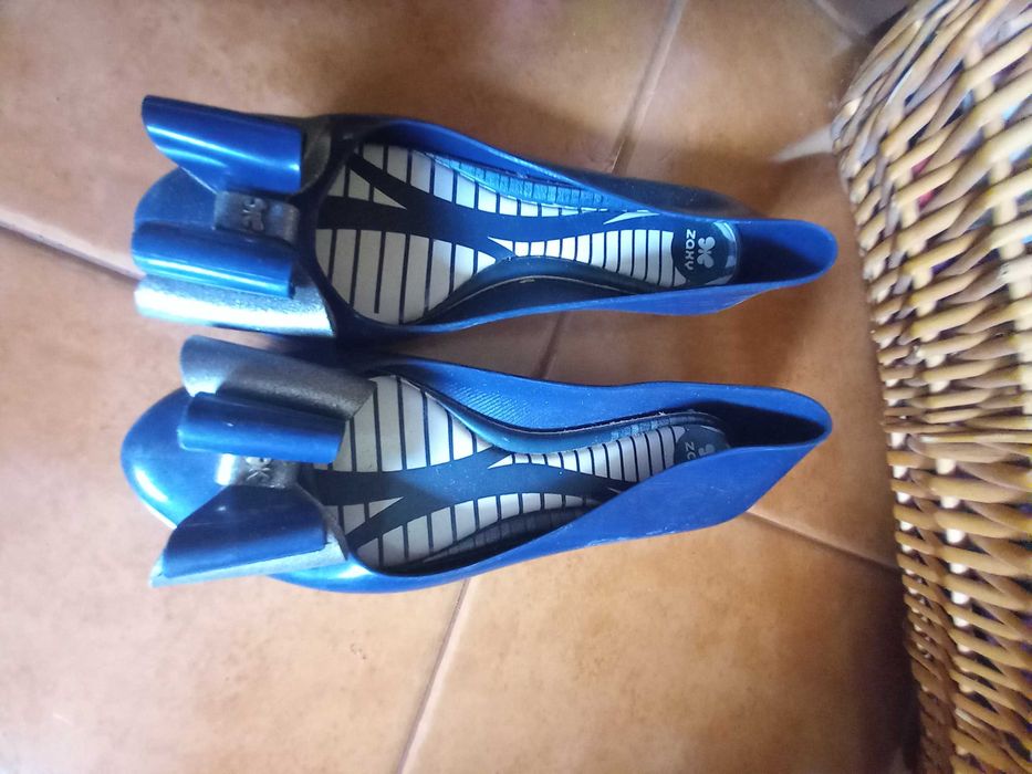 Calçado usado raras vezes e Novo