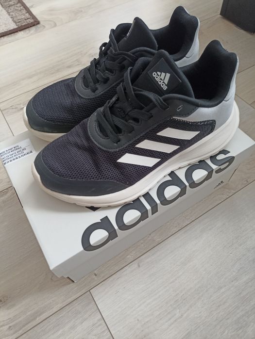 Кросівки adidas  36,5 розмір