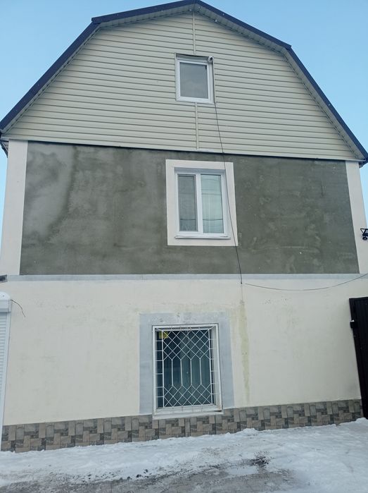 Продам будинок та земельну ділянку біля Чернігова.