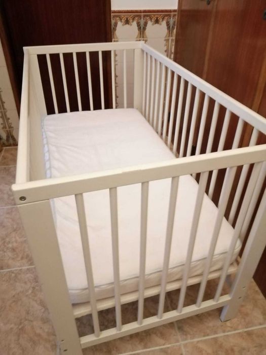 Cama de grades Ikea + colchão