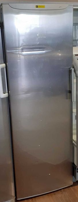 Congelador Vertical No Frost Hotpoint Ariston