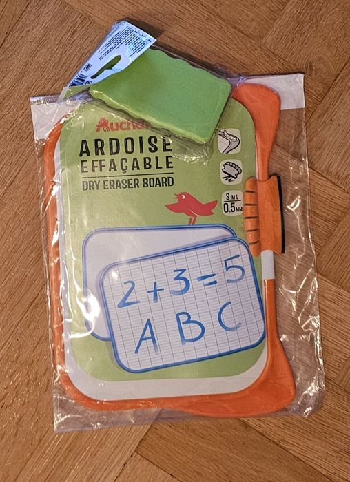 Nowa tabliczka suchościeralna z gąbką