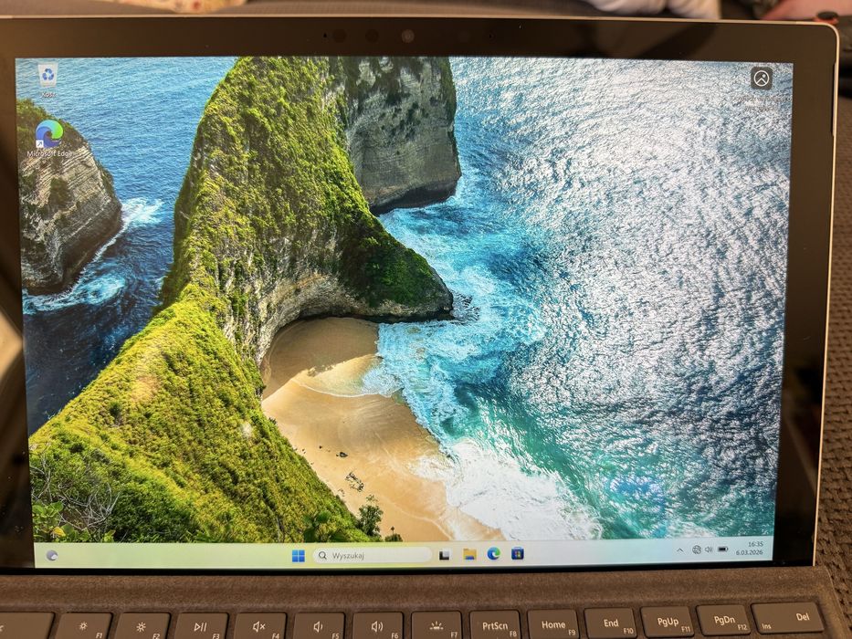 Microsoft Surface Pro 7+ wraz z klawiaturą