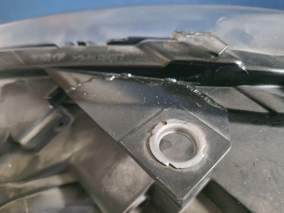 Farol VW Golf VI direito