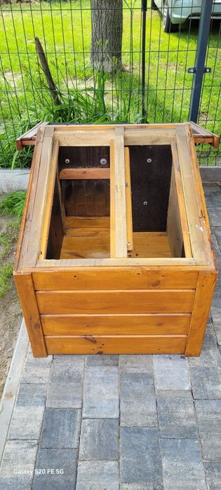 Buda dla psa (ocieplana)