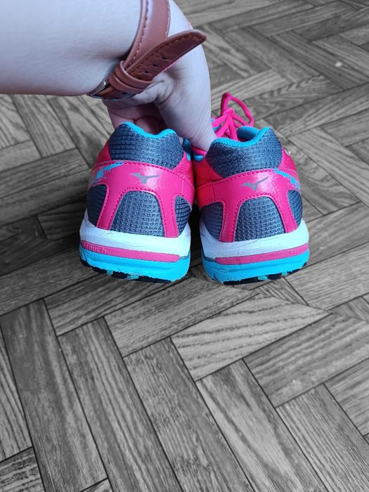 Кросівки Mizuno Wave Legend 2