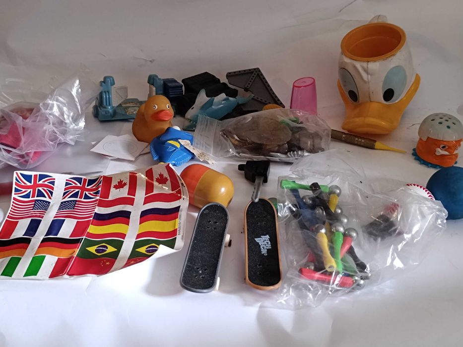 Brinquedos e figuras de ação antigas
