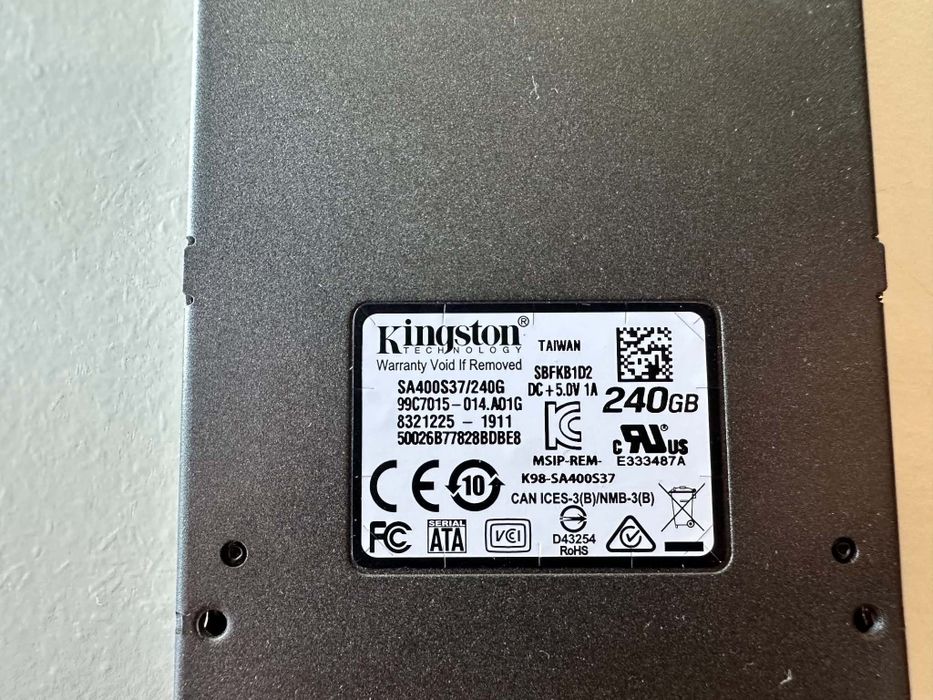 Vários NVMe e SSD