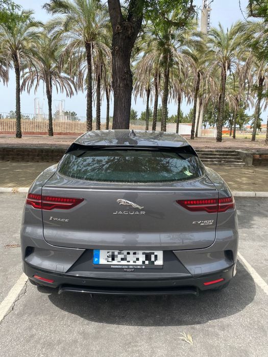 Jaguar I-Pace versão SE AWD.