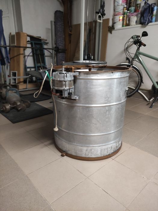 Медогонка з електроприводом