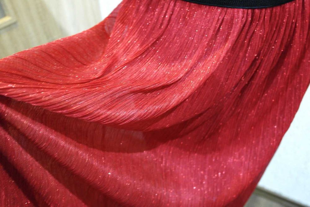 Spódniczka czerwona błyszcząca 40