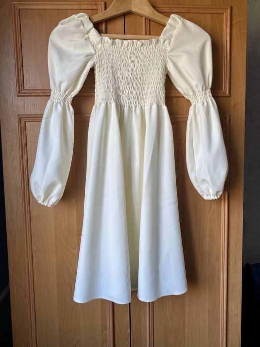 Сукня кольру айворі