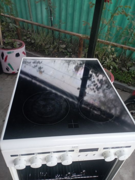 Електроплита в хорошому стані