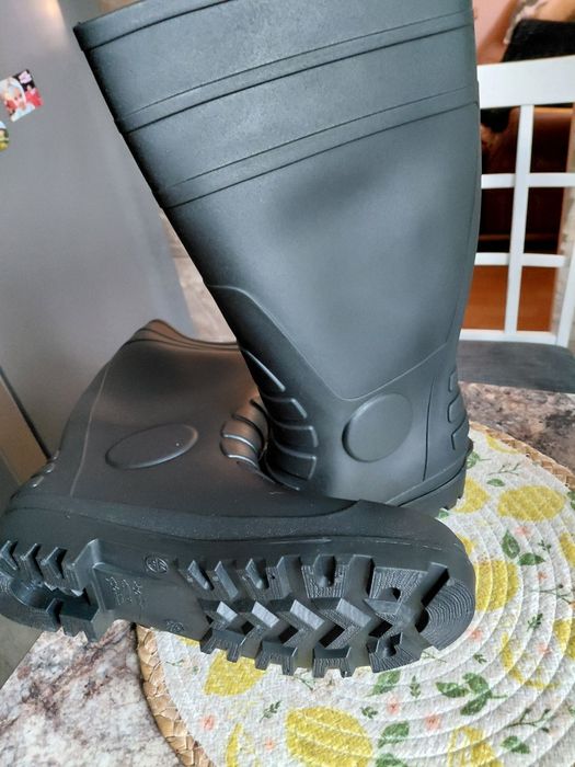 Wodoodporne Kalosze gumowe firma Veltuff.