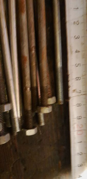 Zestaw śrub nakrętek i podkładek
Waga około 2 kg
Stan jak na zdjęciach