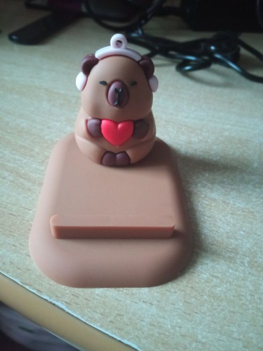Podstawka pod telefon kapibara